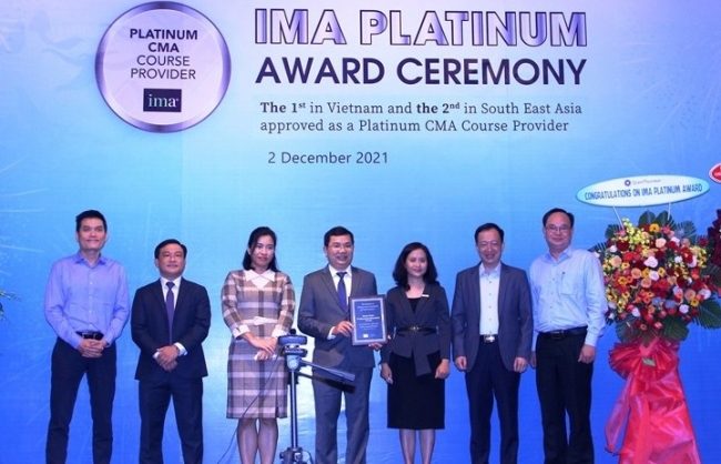 Vinh danh tổ chức đào tạo kế toán quản trị đầu tiên đạt chuẩn Platinum