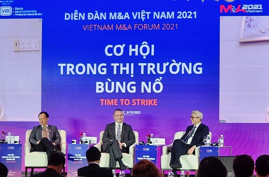 Các diễn giả chia sẻ thông tin về xu hướng thị trường M&A Việt Nam. Ảnh Đỗ Doãn