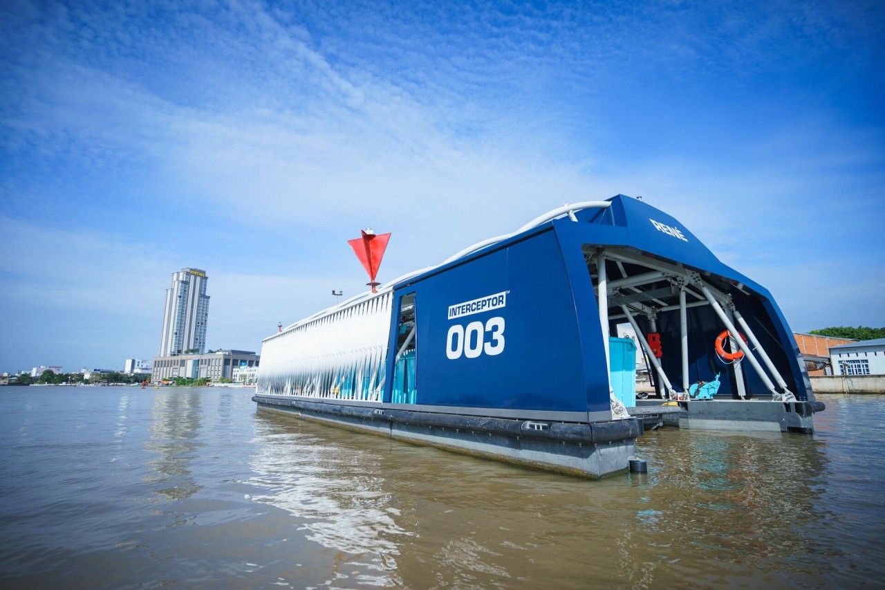 Coca-Cola và The Ocean Cleanup hợp tác triển khai công nghệ làm sạch sông Cần Thơ