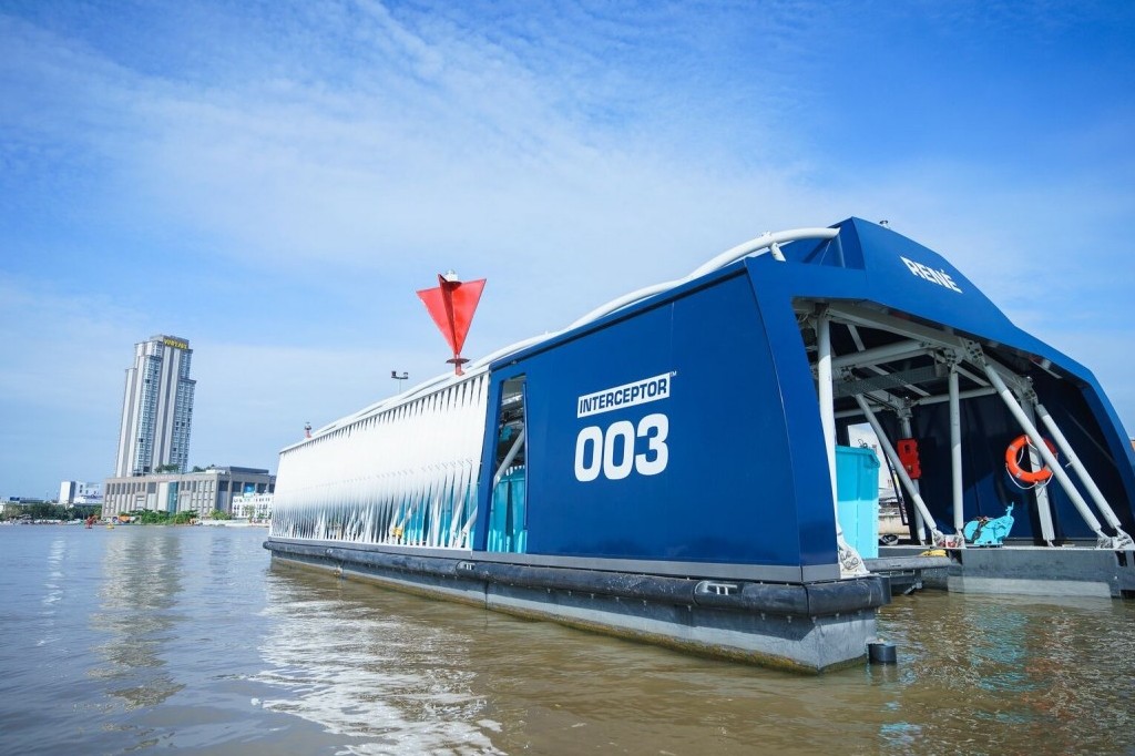 Coca-Cola và The Ocean Cleanup hợp tác triển khai công nghệ làm sạch sông Cần Thơ