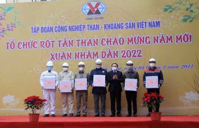 Xuất hơn 26.000 tấn than trong ngày đầu năm mới Nhâm Dần 2022