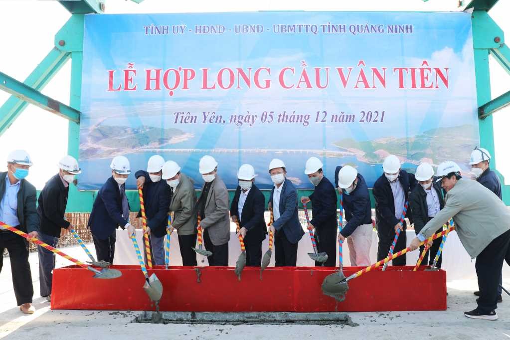 Quảng Ninh: Hợp long cầu Vân Tiên