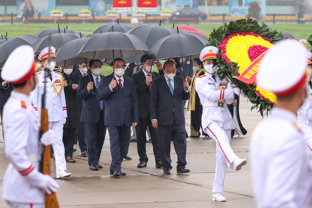 Chùm ảnh: Lãnh đạo Đảng, Nhà nước vào Lăng viếng Chủ tịch Hồ Chí Minh