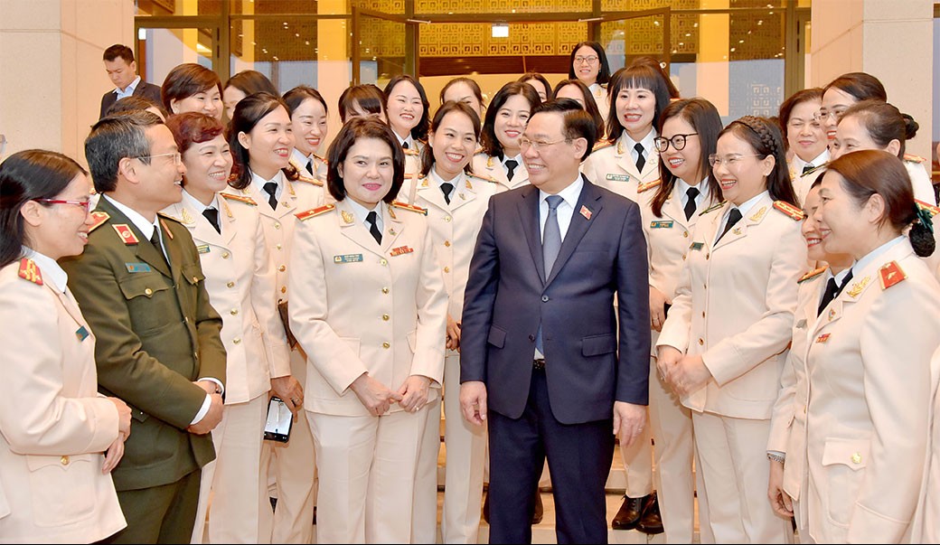 Chủ tịch Quốc hội Vương Đình Huệ: Tạo mọi điều kiện để phụ nữ phát triển toàn diện