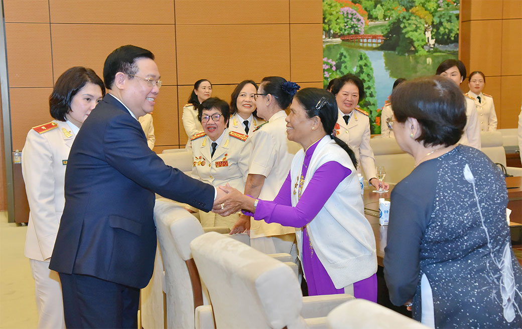 Chủ tịch Quốc hội Vương Đình Huệ: Tạo mọi điều kiện để phụ nữ phát triển toàn diện -0