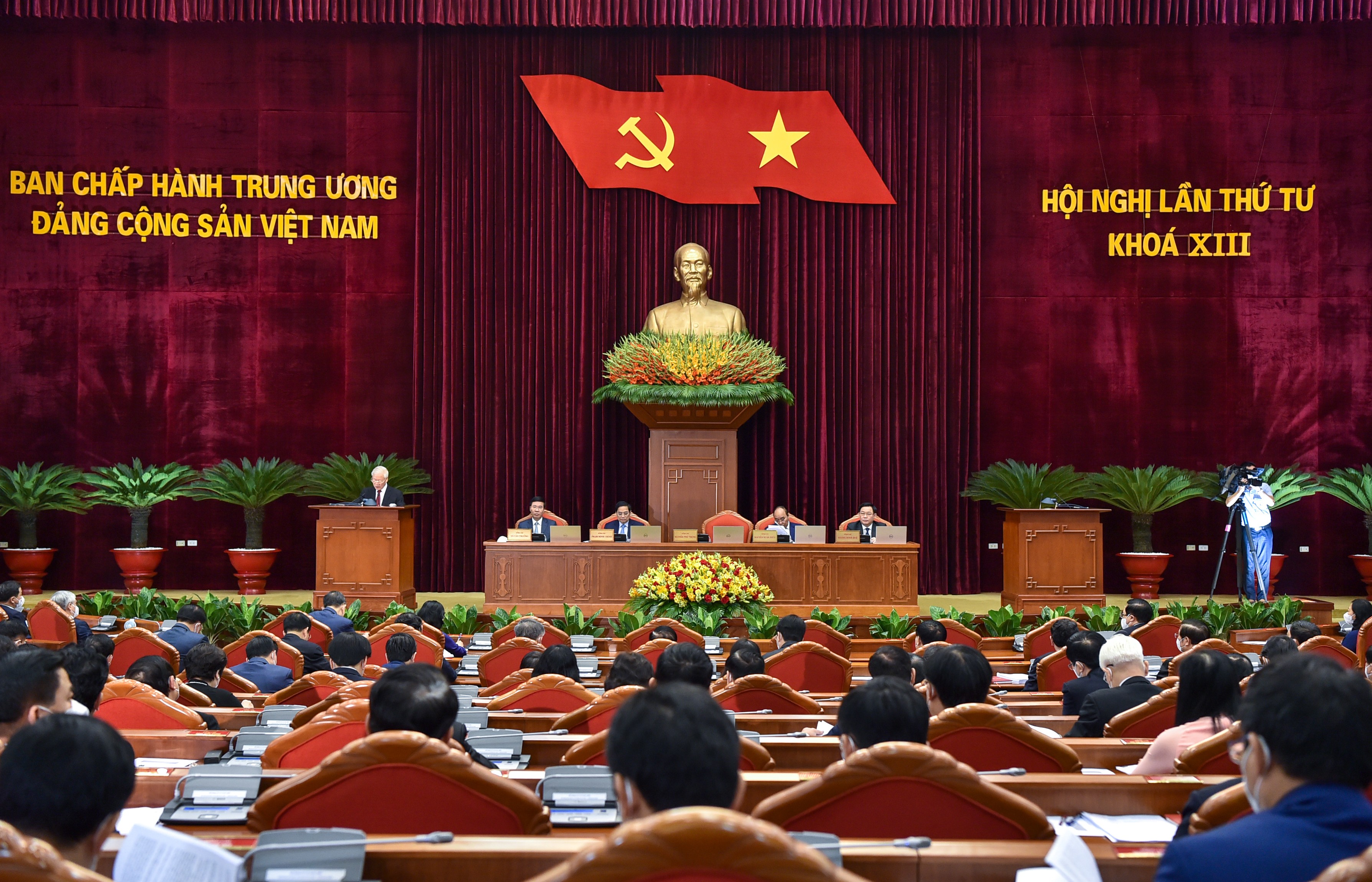 Trung ương thảo luận Báo cáo kết quả 5 năm thực hiện Nghị quyết về chỉnh đốn, xây dựng Đảng