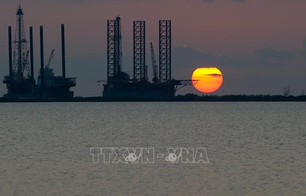 Giá dầu thế giới tăng khoảng 1% phiên 14/10