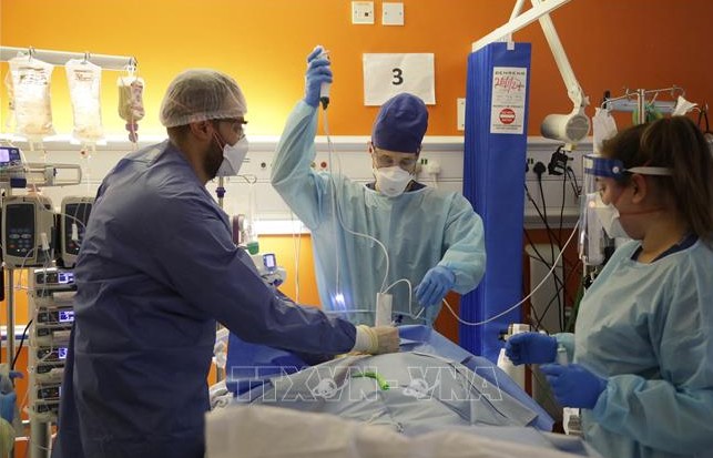 Anh cấp bổ sung 6 tỷ bảng cho hệ thống y tế công