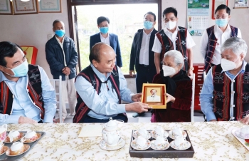 Chủ tịch nước Nguyễn Xuân Phúc dự Ngày hội Đại đoàn kết toàn dân tộc tại Quảng Nam