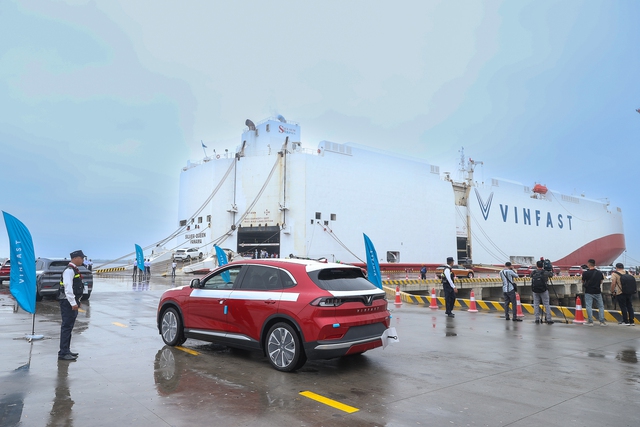 Thủ tướng chứng kiến ô tô điện thương hiệu Việt Nam lần đầu tiến ra thế giới - Ảnh 4.
