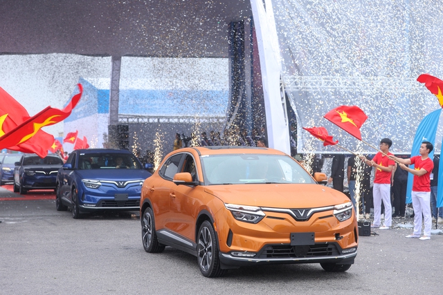 Thủ tướng chứng kiến ô tô điện thương hiệu Việt Nam lần đầu tiến ra thế giới - Ảnh 3.