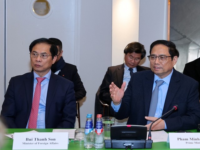 Thủ tướng: Việt Nam muốn trở thành trung tâm logistics, trung chuyển hàng hóa quốc tế