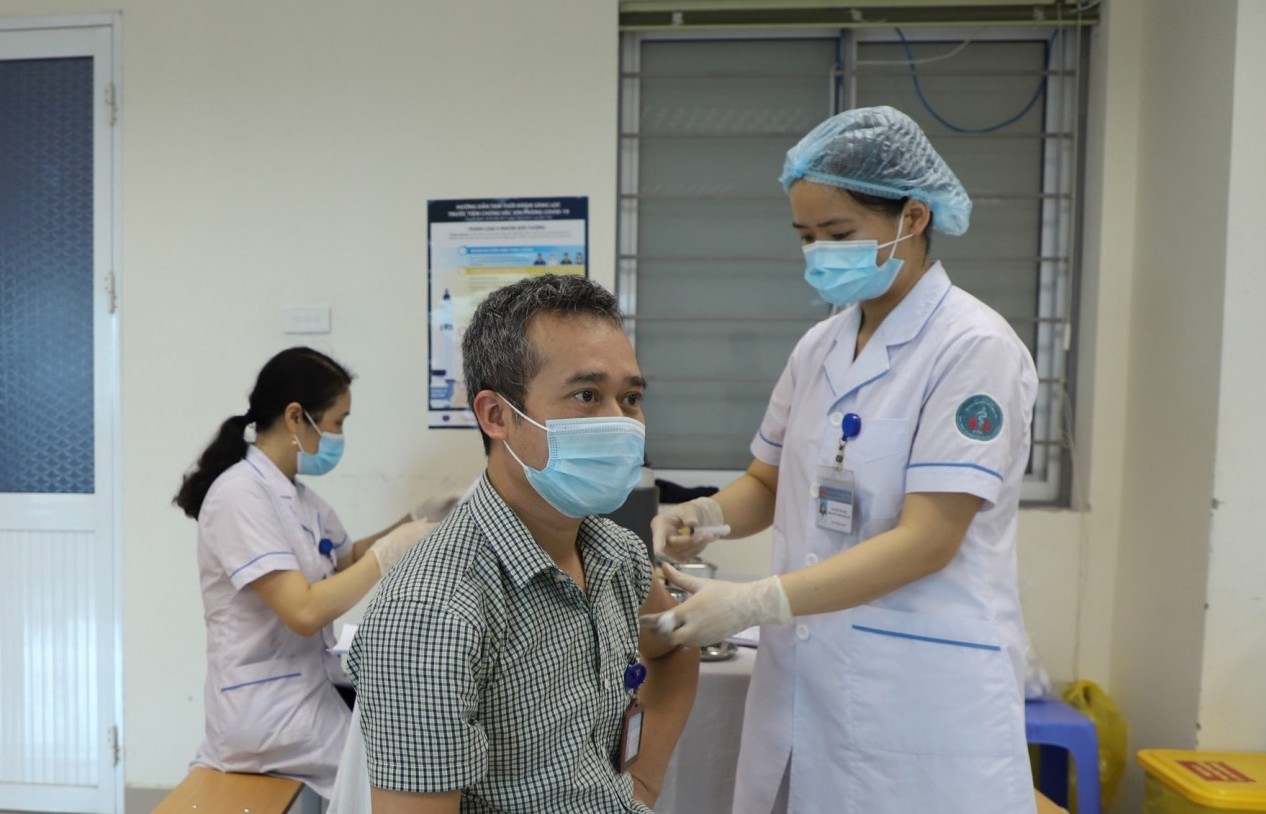 Đẩy mạnh Chiến dịch tiêm vắc-xin phòng Covid-19 thần tốc mùa Xuân