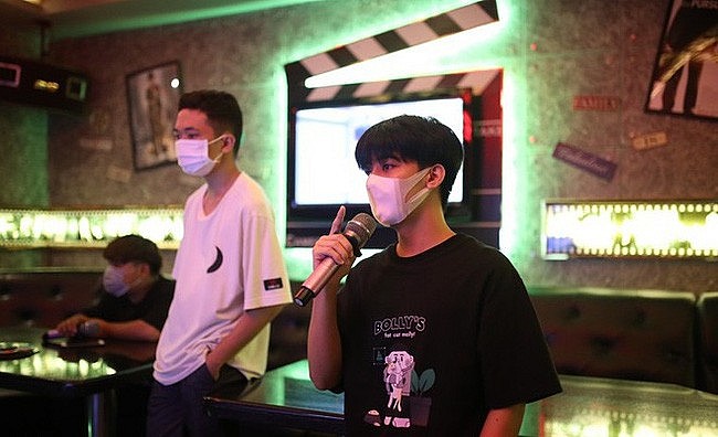 Bộ Y tế đề nghị cân nhắc, bổ sung quy định mở lại karaoke, vũ trường