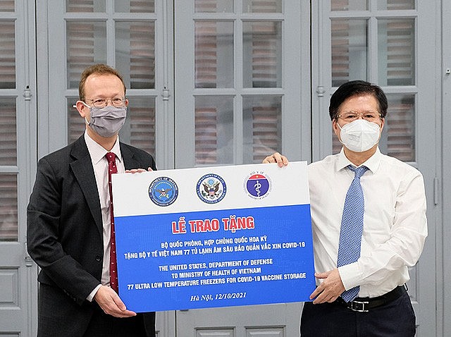 Việt Nam tiếp nhận 77 tủ bảo quản vắc-xin Covid-19 do Hoa Kỳ viện trợ