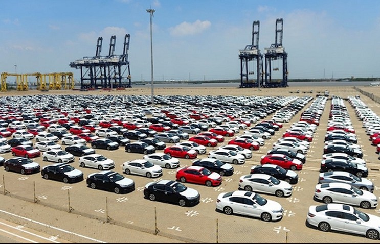 Xác định lại trị giá xe ô tô biếu tặng, không chỉ căn cứ trên giá khai báo nhập khẩu
