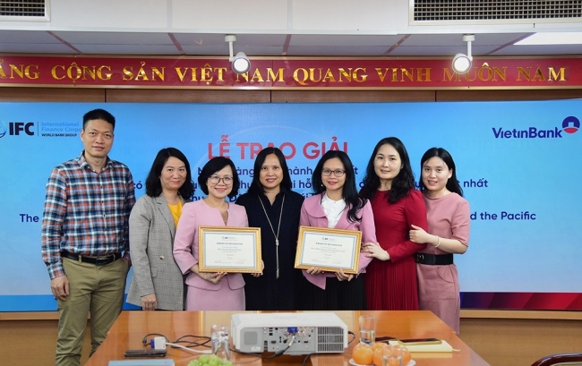 vietinbank nhan 2 giai thuong lon cua ifc ve tai tro thuong mai
