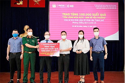 MB và Viettel tặng 100.000 suất quà tới người dân TP. Hồ Chí Minh