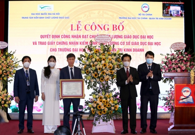UFBA đón nhận “Giấy chứng nhận kiểm định chất lượng giáo dục đại học"