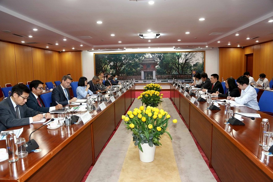 Bộ trưởng Hồ Đức Phớc tiếp Tổng Vụ trưởng Vụ Đông Nam Á của ADB