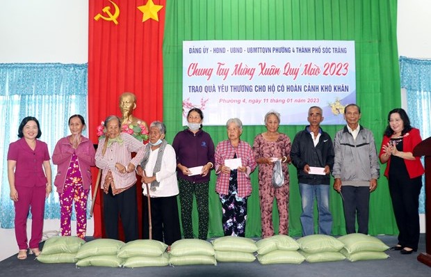 Rice aid delivered to the needy ahead of Tet in Soc Trang