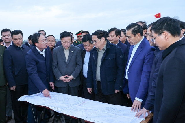 Thủ tướng thị sát dự án cao tốc Bắc-Nam phía đông giai đoạn 2 tại Hà Tĩnh - Ảnh 1.