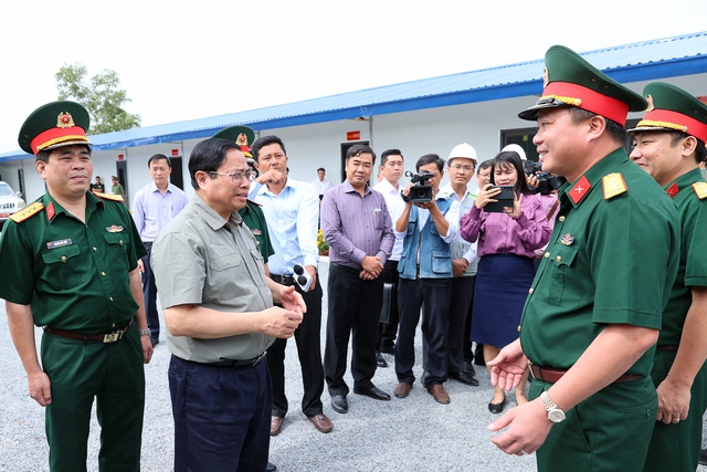 Thủ tướng đôn đốc các dự án cao tốc ĐBSCL, lần thứ 3 thị sát công trường cầu Mỹ Thuận 2 - Ảnh 7.