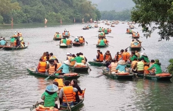 Khu du lịch Tràng An đông đúc trong ngày mở cửa đầu xuân
