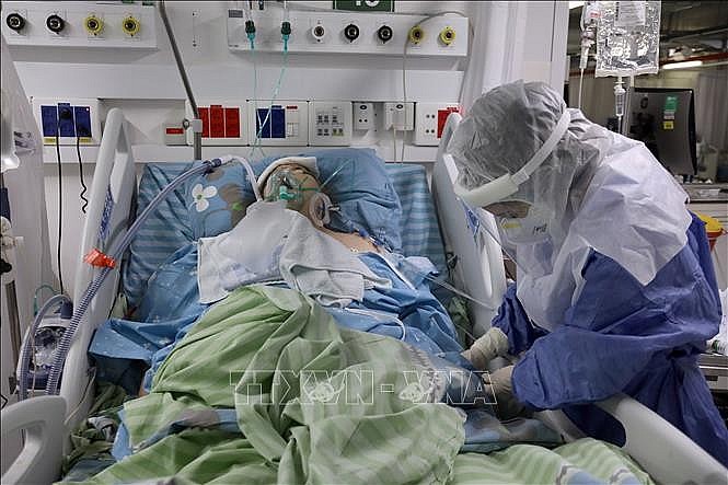 COVID-19 tới 6h sáng 3/2: Thế giới  đã vượt 384,8 triệu ca mắc, Omicron 'tàng hình’ lan ra 57 nước