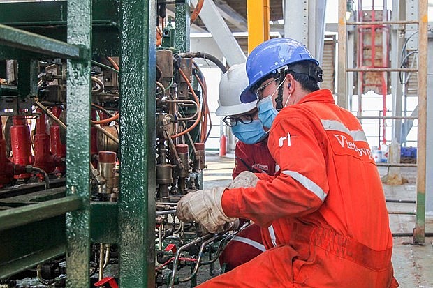 Joint venture set to commission two oil rigs in Q4