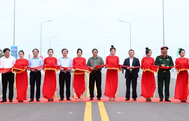 Thủ tướng khảo sát một số dự án hạ tầng, công nghiệp lớn và mô hình nhà thu nhập thấp tại Bình Định