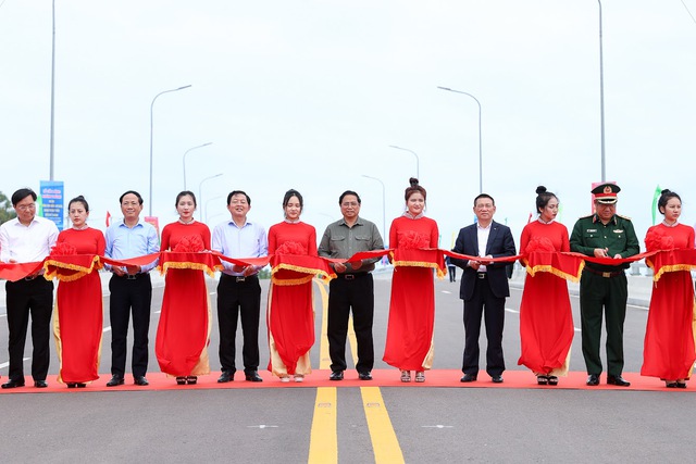 Thủ tướng khảo sát một số công trình, dự án lớn tại Bình Định - Ảnh 6.
