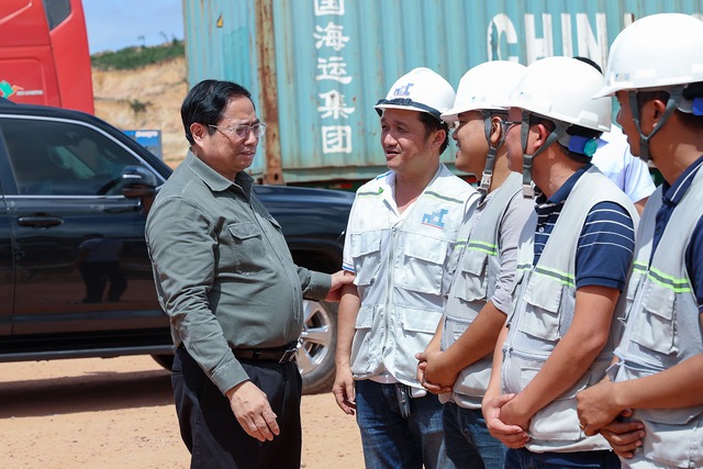 Thủ tướng khảo sát một số dự án hạ tầng, công nghiệp lớn và mô hình nhà thu nhập thấp tại Bình Định - Ảnh 11.