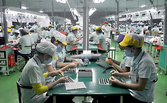 Viet Nam at center of Japan's ASEAN supply chain shift: Nikkei Asia  - Ảnh 1.