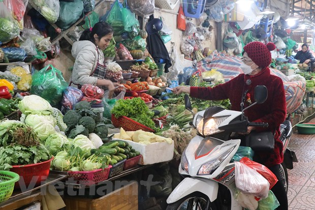 Ha Noi: Rau xanh 'di ngang,' thit nhap khau co gia uu dai hinh anh 1