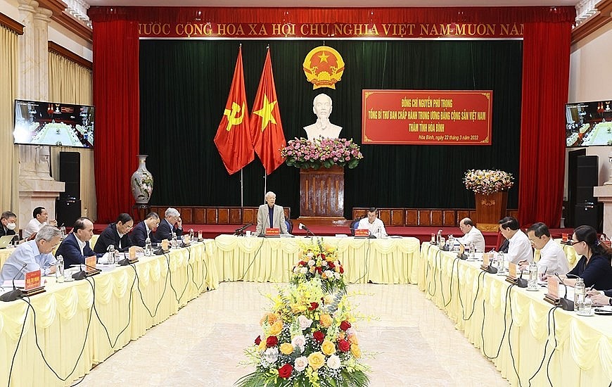 Hình ảnh Tổng Bí thư Nguyễn Phú Trọng làm việc với lãnh đạo tỉnh Hòa Bình