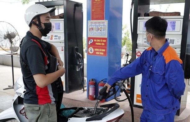 Ministry proposes reducing tax for imported petrol