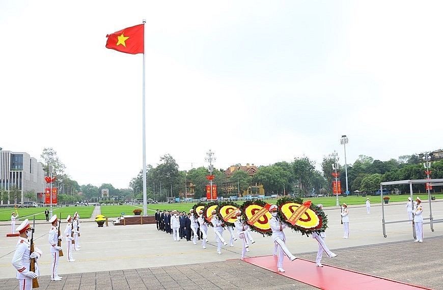 Lãnh đạo Đảng, Nhà nước viếng Chủ tịch Hồ Chí Minh, tưởng niệm liệt sỹ