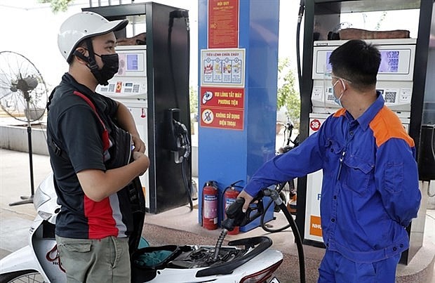 Ministry proposes reducing tax for imported petrol