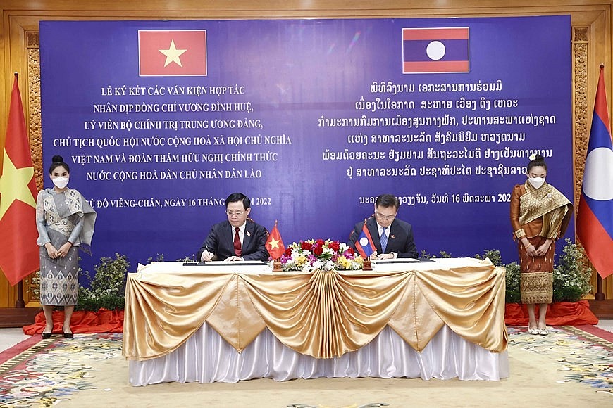 Lễ ký kết các văn kiện hợp tác giữa Quốc hội Việt Nam và Lào