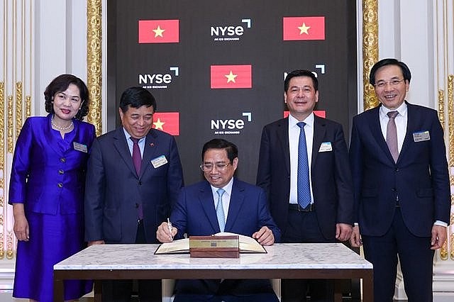 Thủ tướng Phạm Minh Chính tham quan, làm việc tại sàn giao dịch chứng khoán lớn nhất thế giới tại New York Thủ tướng Phạm Minh Chính tham quan, làm việc tại sàn giao dịch chứng khoán lớn nhất thế giới tại New York