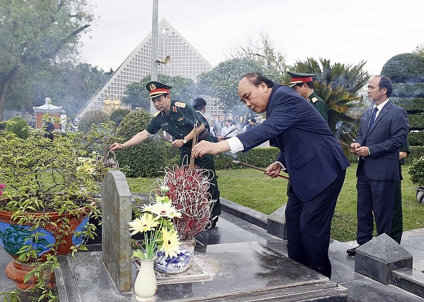 Chủ tịch nước Nguyễn Xuân Phúc thăm và làm việc tại Điện Biên