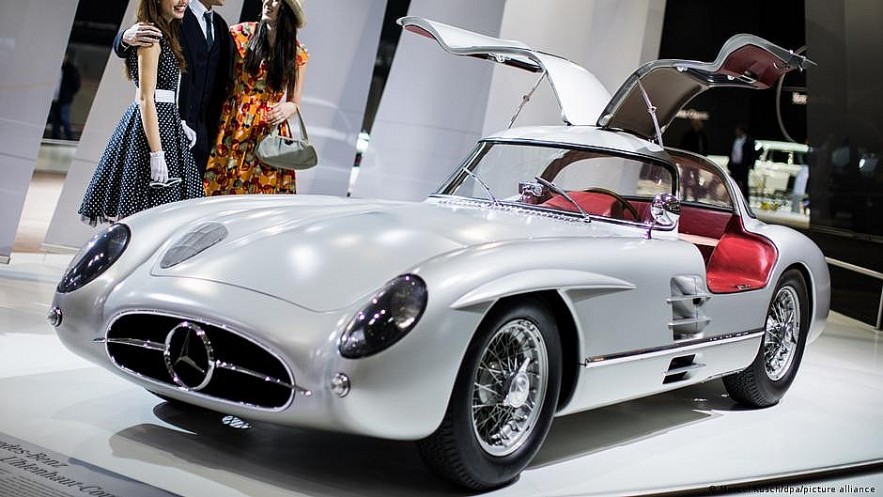 Xe Mercedes ‘đời cổ’ được bán với mức giá kỷ lục