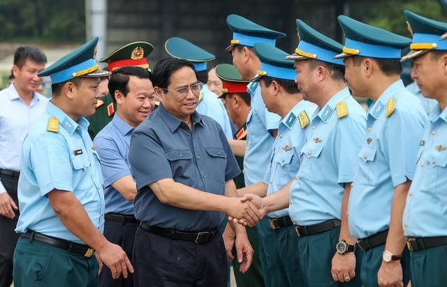 Thủ tướng thăm Trung đoàn Không quân tiêm kích đầu tiên, khảo sát sân bay quân sự Yên Bái