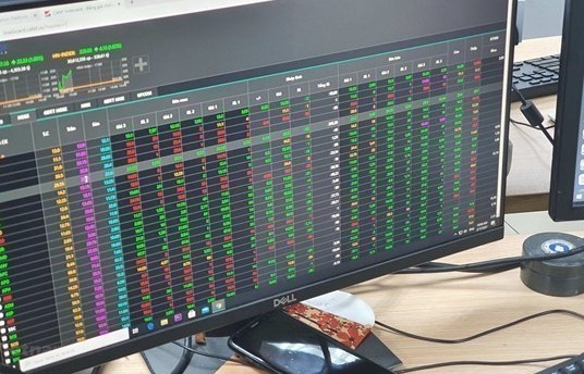 Stock market liquidity exceeds 2.2 billion USD for first time