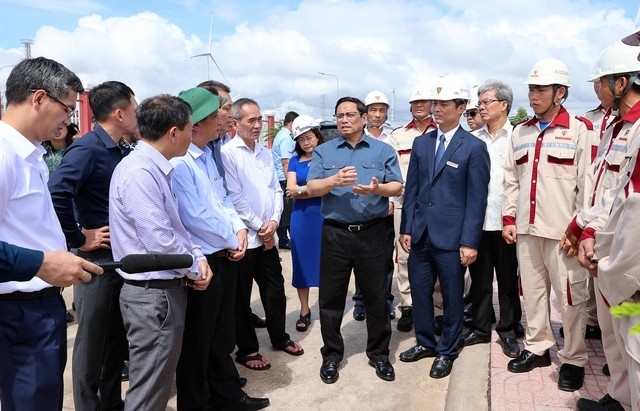 Thủ tướng: Cần tính toán, đàm phán lại giá điện gió, điện mặt trời