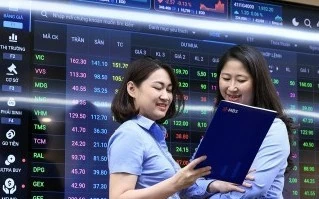 chung khoan tuan cuoi thang 8 2026 dong tien tro lai vn index se tai thu suc moc 1 800 diem