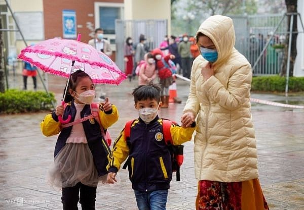 Hà Nội: Học sinh lớp 1-6 ngoại thành Hà Nội ngừng học trực tiếp