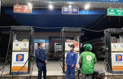 Hà Nội: Tiến hành tổng kiểm tra cửa hàng kinh doanh xăng dầu trước giờ điều chỉnh giá