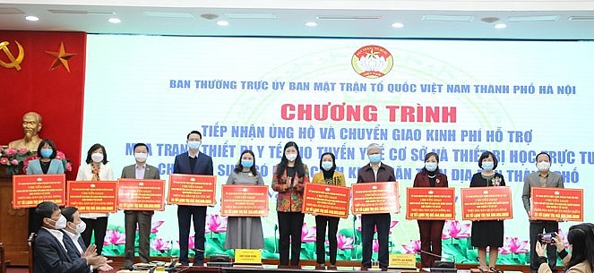 Chuyển giao hơn 20 tỷ đồng hỗ trợ 579 trạm y tế cơ sở mua tủ lạnh bảo quản vắc-xin